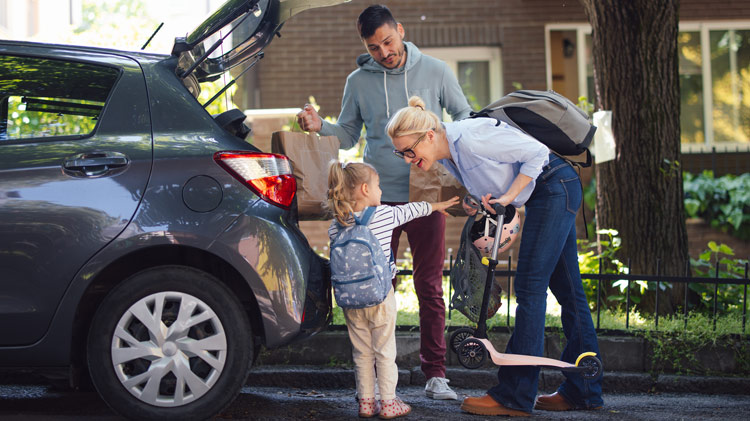 Family packing things in the car.